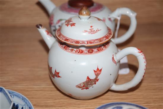 An 18th century Chinese export teapot, two tea bowls, custard cup another teapot Tallest teapot H.15cm